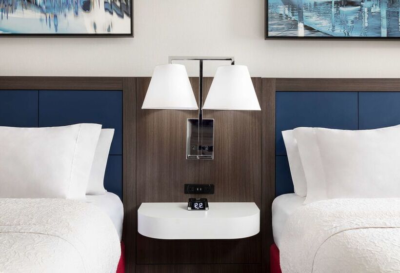 Hampton Inn & Suites Baltimore Inner Harbor