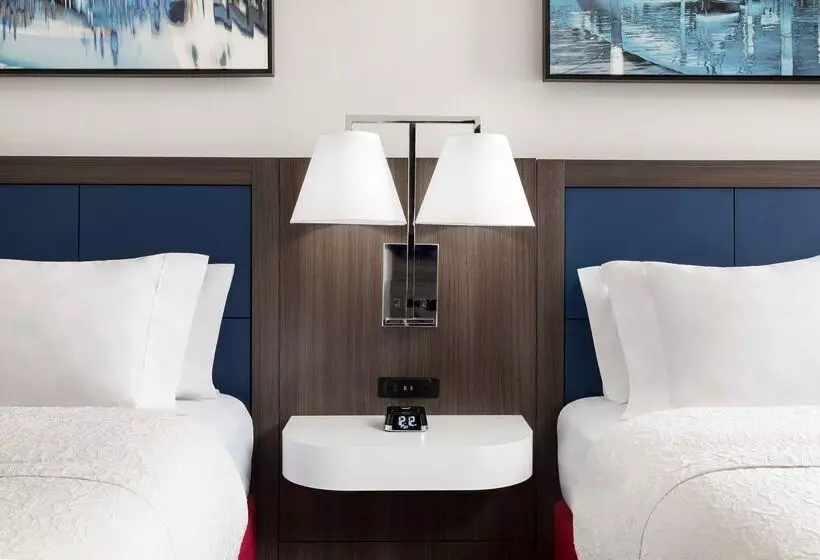 Hampton Inn & Suites Baltimore Inner Harbor