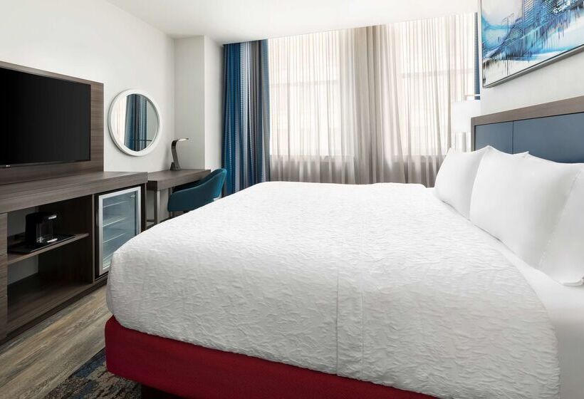 Hampton Inn & Suites Baltimore Inner Harbor