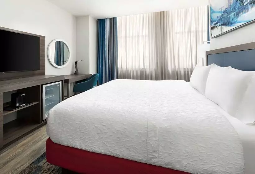 Hampton Inn & Suites Baltimore Inner Harbor
