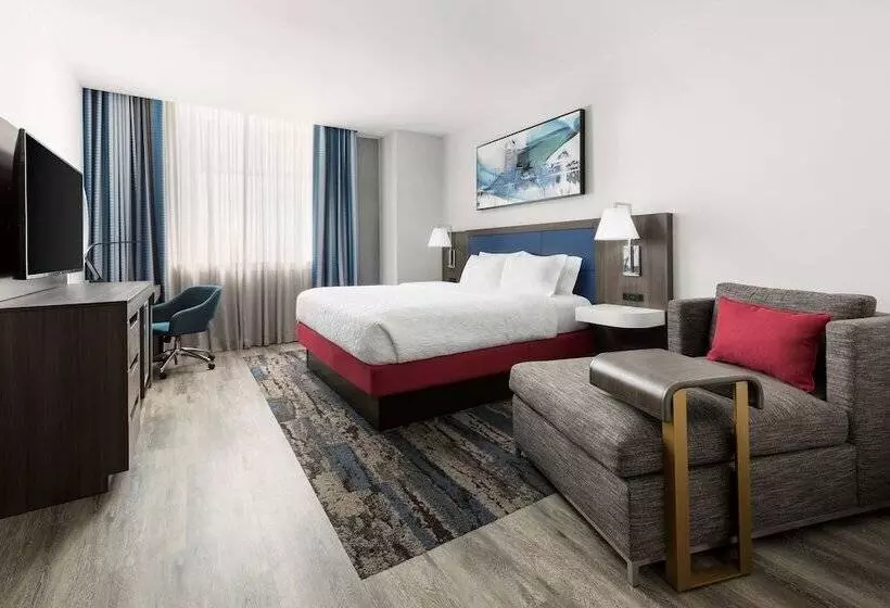 Hampton Inn & Suites Baltimore Inner Harbor
