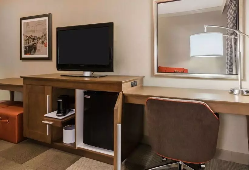 酒店 Hampton Inn Coventrywarwick Area