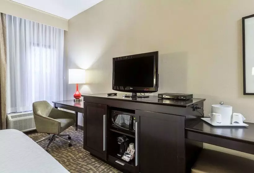هتل Hampton Inn Jackson/pearlinternational Airport