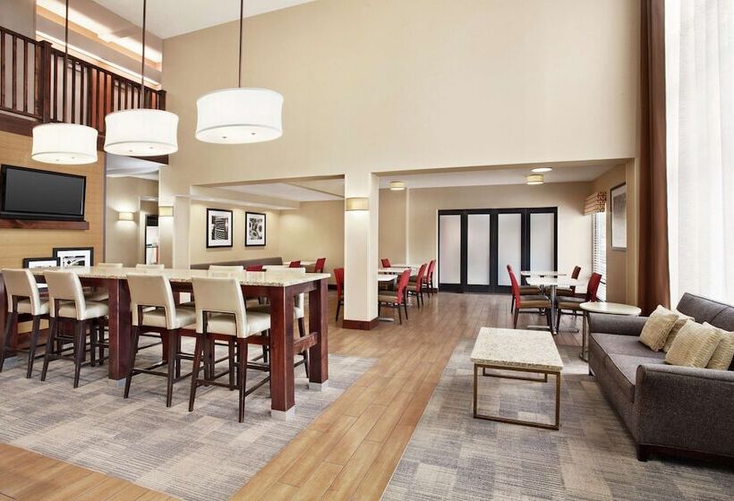 فندق Hampton Inn Lawrence