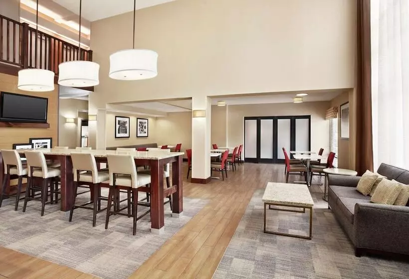 호텔 Hampton Inn Lawrence