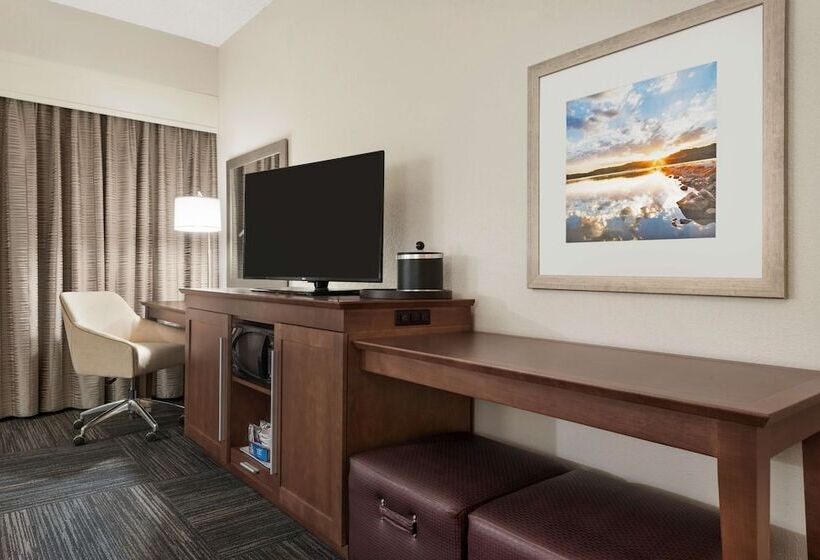 فندق Hampton Inn Lawrence