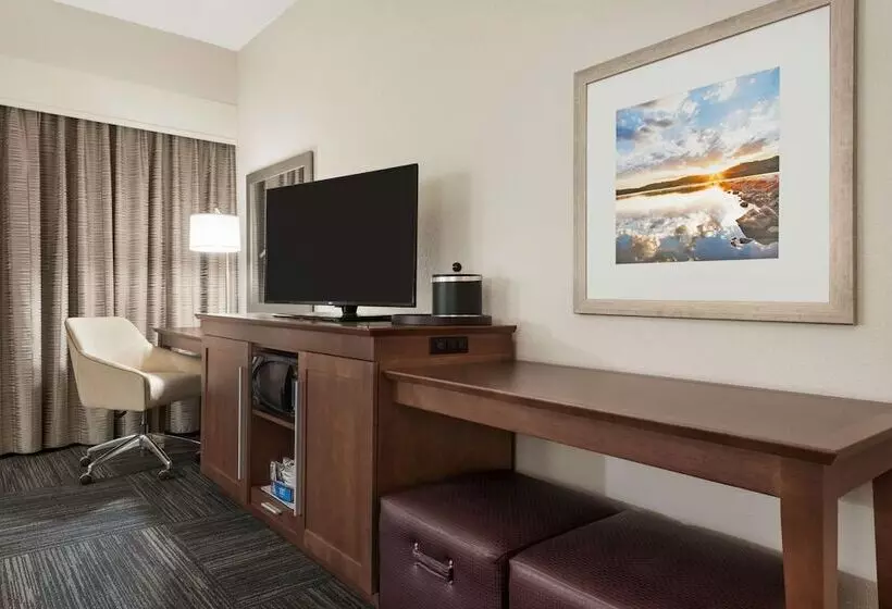 호텔 Hampton Inn Lawrence