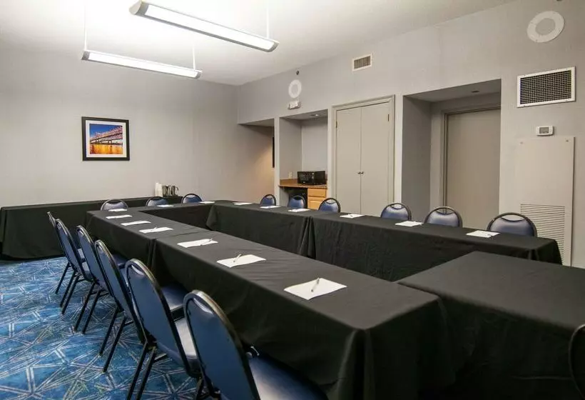 هتل Hampton Inn Metairie