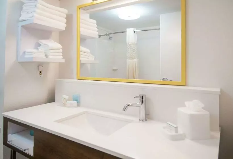 هتل Hampton Inn Metairie