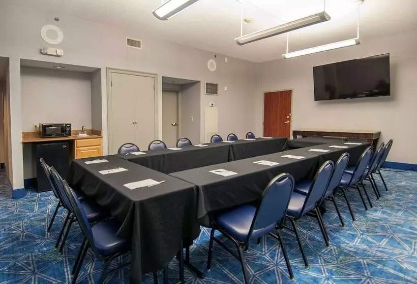 هتل Hampton Inn Metairie