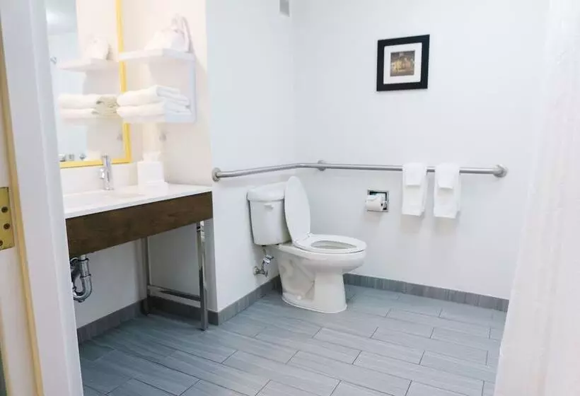 هتل Hampton Inn Metairie