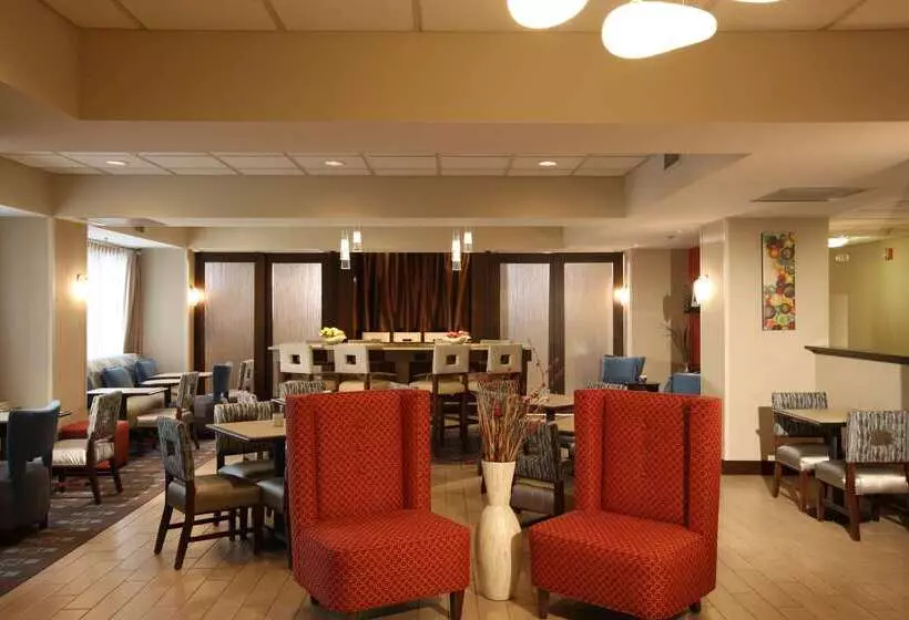 هتل Hampton Inn Pennsville