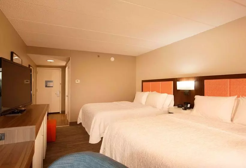 هتل Hampton Inn Pennsville