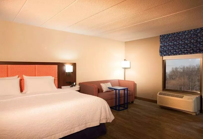 هتل Hampton Inn Pennsville