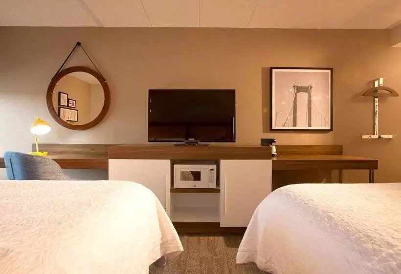 هتل Hampton Inn Pennsville