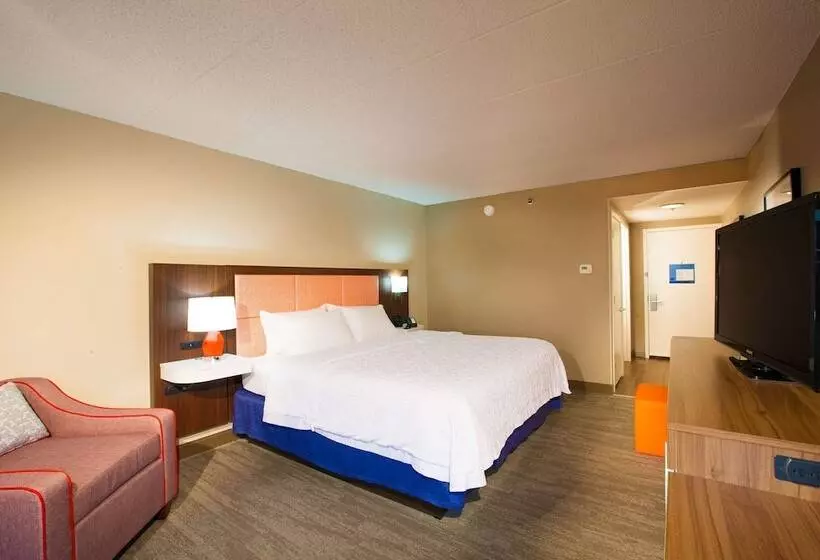 هتل Hampton Inn Pennsville
