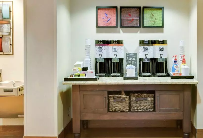 هتل Hampton Inn Pittsburgh Airport