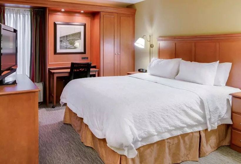 هتل Hampton Inn Pittsburgh Airport