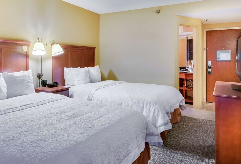 בית מלון כפרי Hampton Inn Pittsburgh Airport