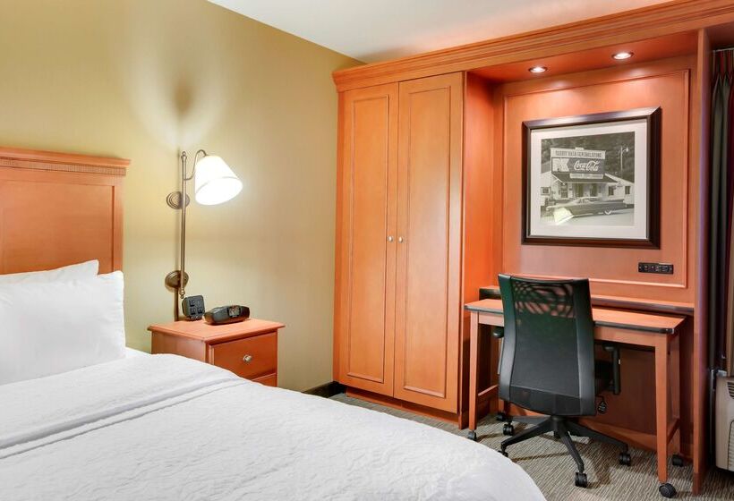 בית מלון כפרי Hampton Inn Pittsburgh Airport