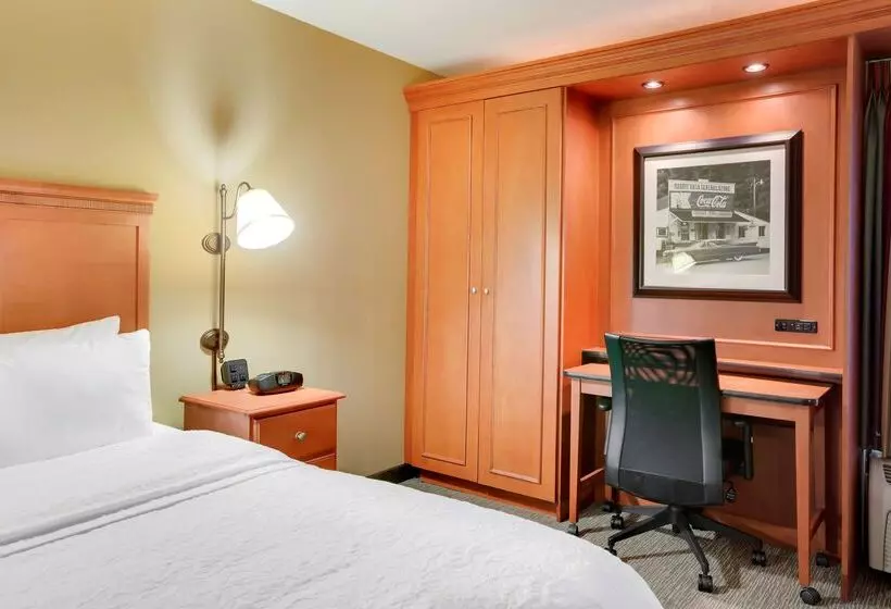 هتل Hampton Inn Pittsburgh Airport