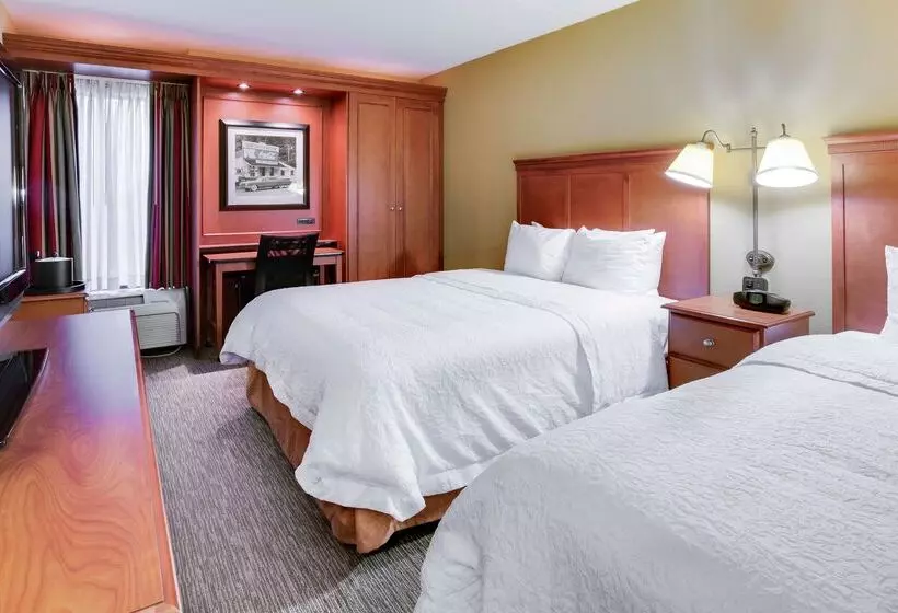 هتل Hampton Inn Pittsburgh Airport