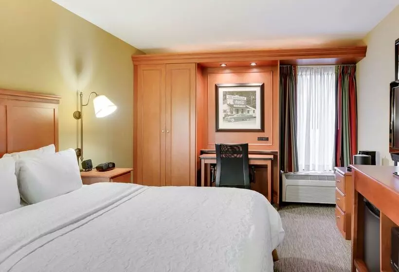 هتل Hampton Inn Pittsburgh Airport