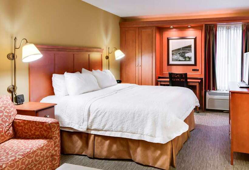 בית מלון כפרי Hampton Inn Pittsburgh Airport