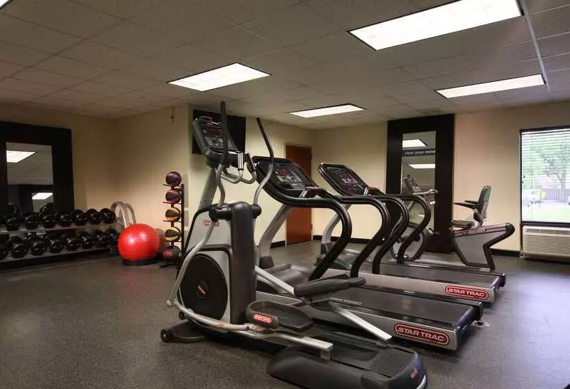 Отель Hampton Inn Woodbridge