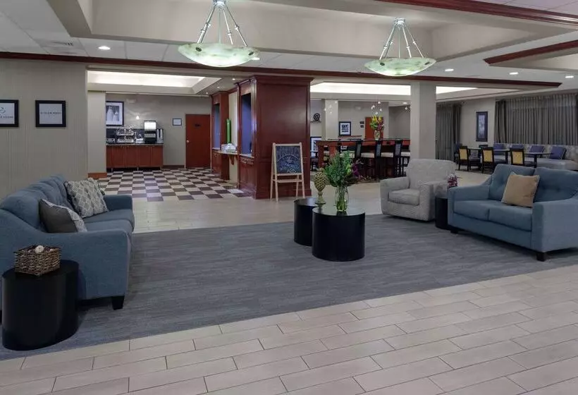 Отель Hampton Inn Woodbridge