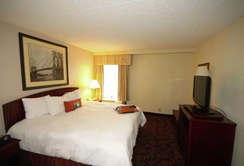 Отель Hampton Inn Woodbridge