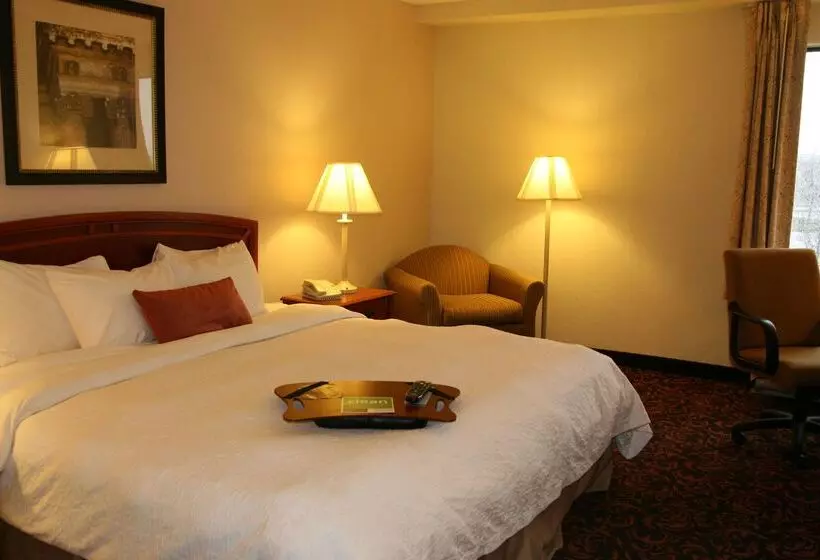 Отель Hampton Inn Woodbridge