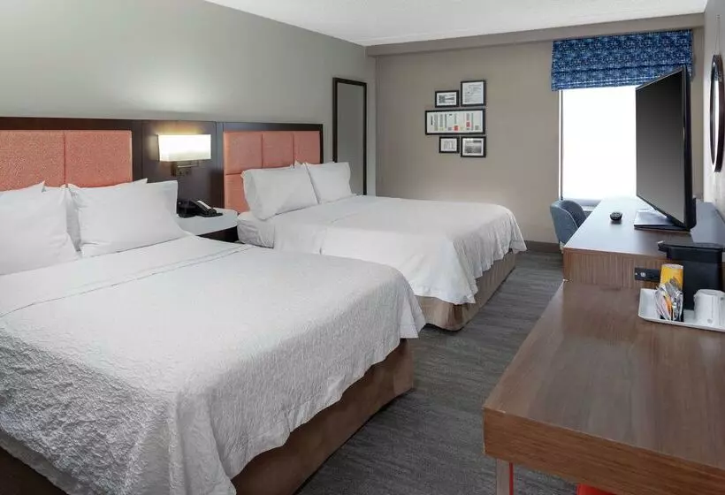 Отель Hampton Inn Woodbridge