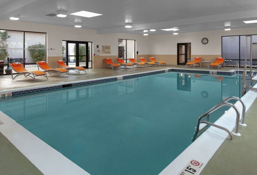 فندق Hampton Inn Woodbridge