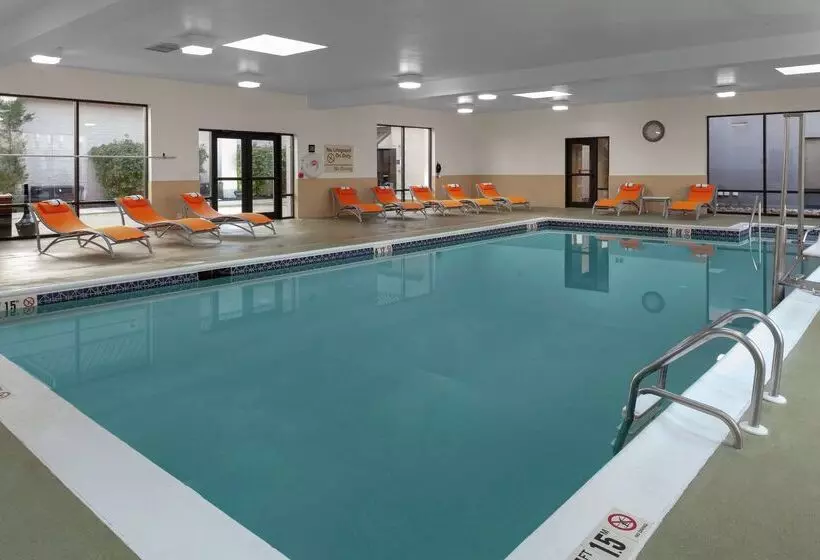 Отель Hampton Inn Woodbridge