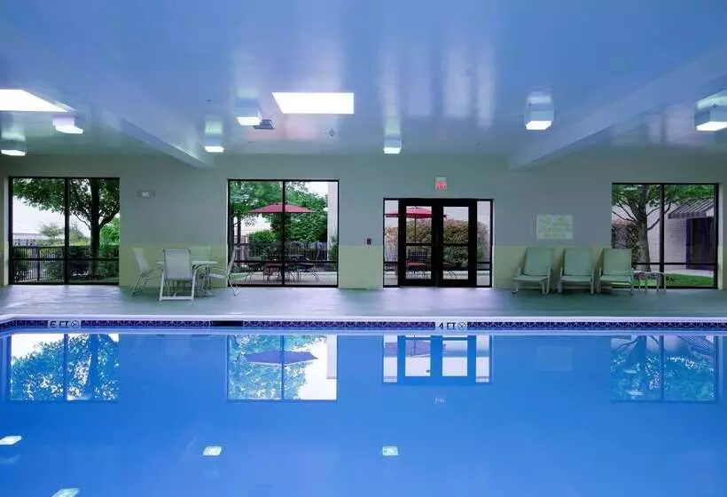 Отель Hampton Inn Woodbridge