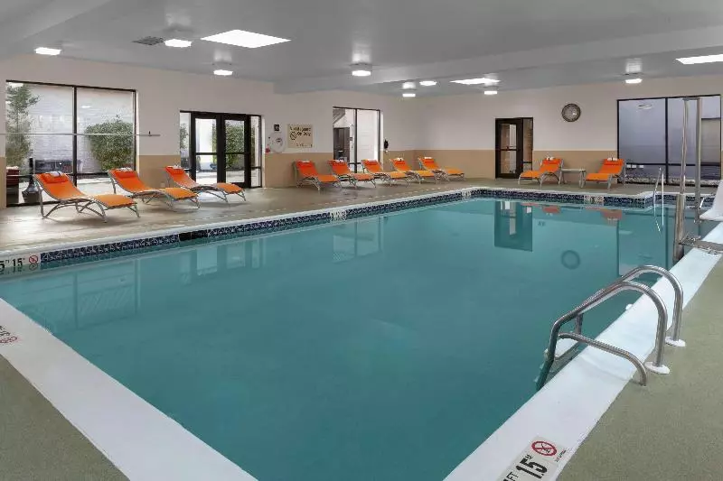 Отель Hampton Inn Woodbridge