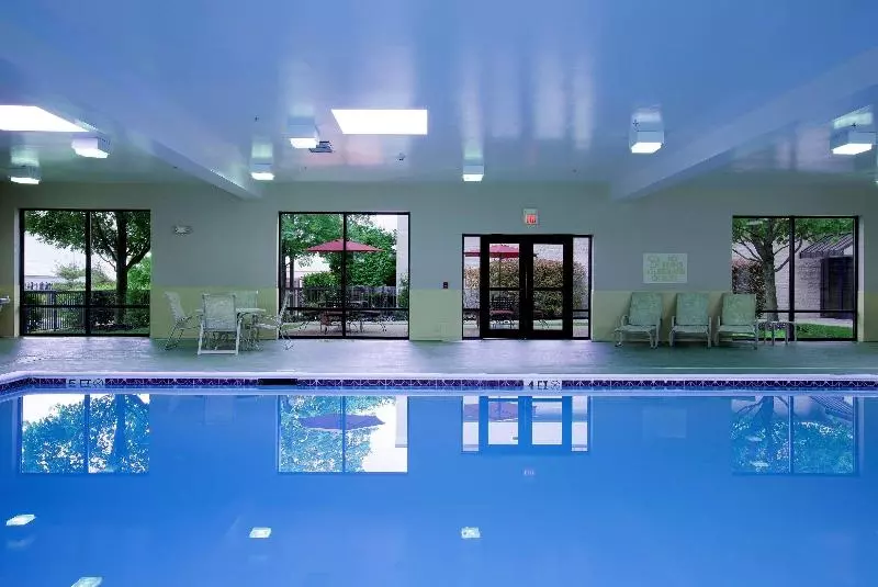 Отель Hampton Inn Woodbridge