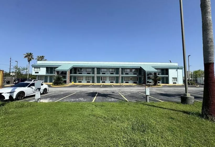 בית מלון כפרי Nola Inn & Suites