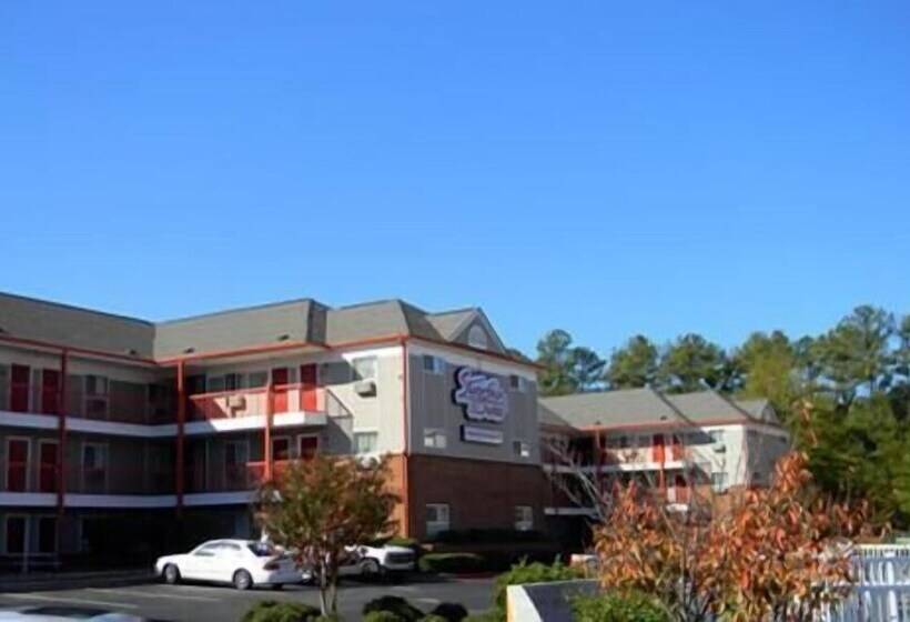 فندق Stay Inn & Suites   Stockbridge