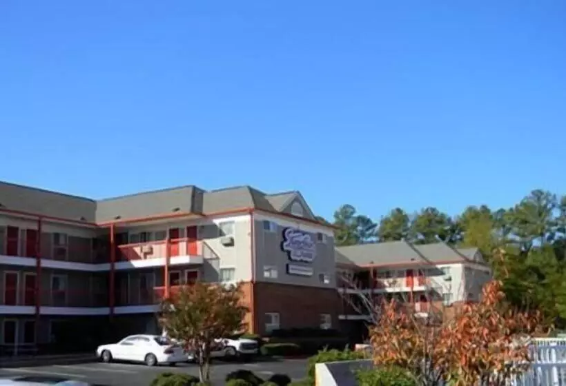 호텔 Stay Inn & Suites   Stockbridge