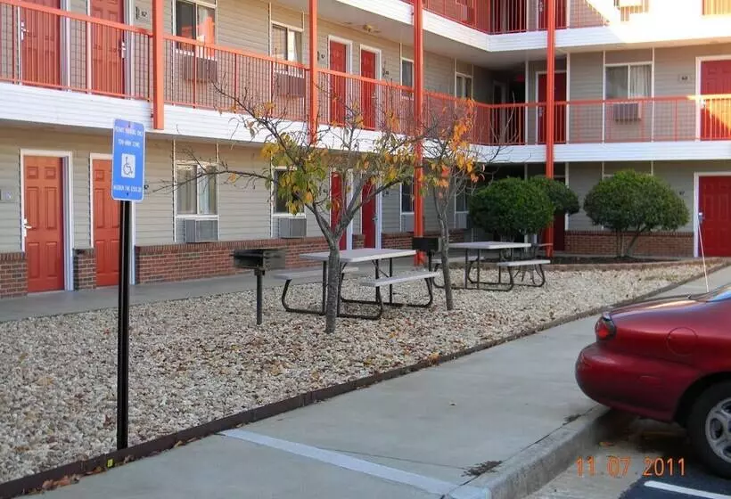 호텔 Stay Inn & Suites   Stockbridge