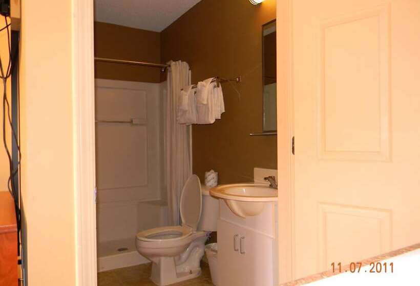 فندق Stay Inn & Suites   Stockbridge