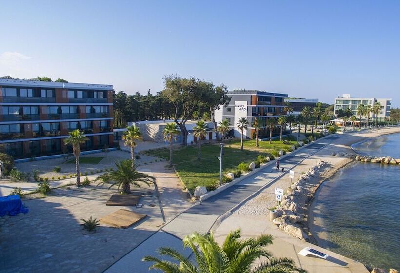 בית מלון כפרי Liberty Plaza