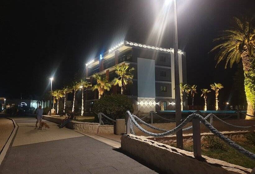 בית מלון כפרי Liberty Plaza