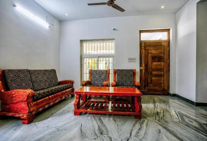 Hotell Oyo 35931 Leo S Home Stay