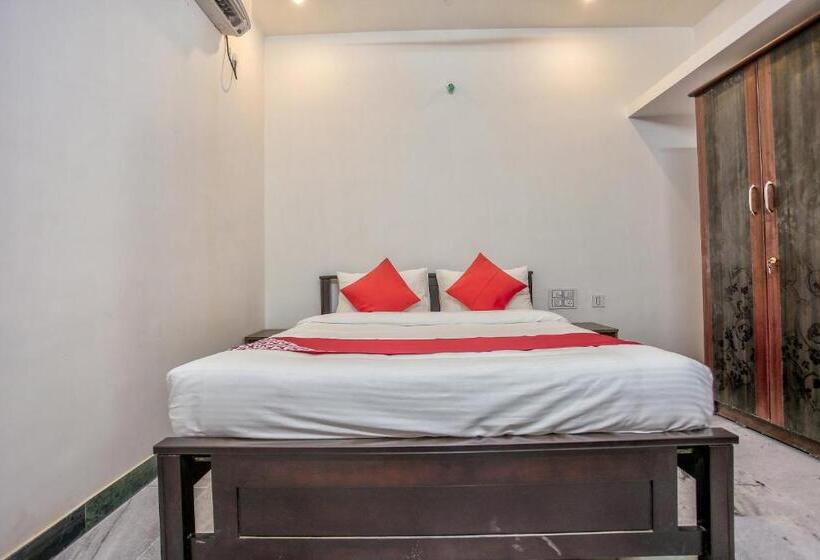 Hotell Oyo 35931 Leo S Home Stay