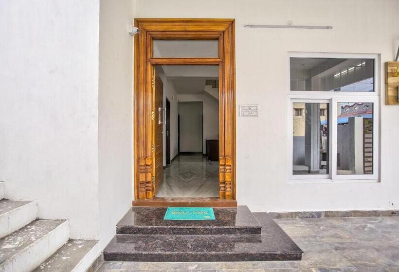 Hotell Oyo 35931 Leo S Home Stay