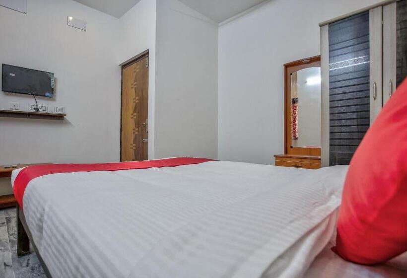 Hotell Oyo 35931 Leo S Home Stay