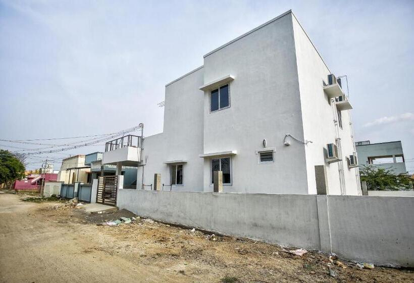 Hotell Oyo 35931 Leo S Home Stay